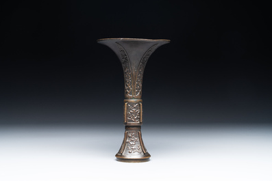 A fine and rare Chinese bronze vase with floral design in the style of Hu Wenming 胡文明, 'gu 觚', Ming