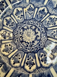 Four Chinese blue and white dishes with floral design, Kangxi/Yongzheng
