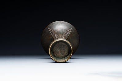 A fine and rare Chinese bronze vase with floral design in the style of Hu Wenming 胡文明, 'gu 觚', Ming