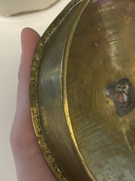 Een polychrome aardewerken 'St. Vincent' tabakspot, Frankrijk, 18e eeuw