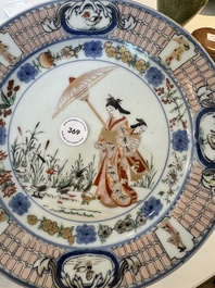 Assiette en porcelaine Imari du Japon &agrave; d&eacute;cor des 'Dames au parasol' d'apr&egrave;s Cornelis Pronk, Edo, 18&egrave;me