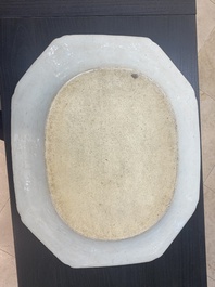 Een Chinese blauw-witte dekselterrine, een schotel en vier borden, Qianlong