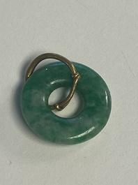 Collection vari&eacute;e de 16 pi&egrave;ces de bijoux et bo&icirc;tes, dont du jade, de l'or et de l'argent, Chine, 19&egrave;me