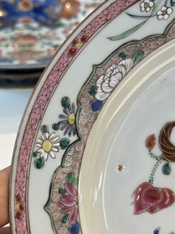 Drie Chinese verte-Imari 'Stanislaw' borden en vijf famille rose borden,  Kangxi/Yongzheng