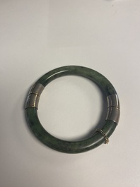 Collection vari&eacute;e de 16 pi&egrave;ces de bijoux et bo&icirc;tes, dont du jade, de l'or et de l'argent, Chine, 19&egrave;me