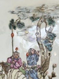 Deux plaques en porcelaine de Chine famille rose, R&eacute;publique