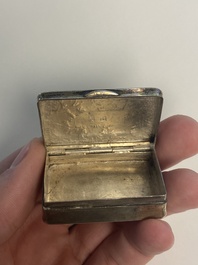 Collection vari&eacute;e de 16 pi&egrave;ces de bijoux et bo&icirc;tes, dont du jade, de l'or et de l'argent, Chine, 19&egrave;me