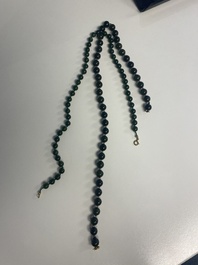 Collection vari&eacute;e de 16 pi&egrave;ces de bijoux et bo&icirc;tes, dont du jade, de l'or et de l'argent, Chine, 19&egrave;me