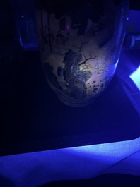 Paire de beaux vases de forme lanterne en porcelaine de Chine famille rose &agrave; d&eacute;cor des 'cent gar&ccedil;ons', marque Yan Xi Tong He 燕囍同和, R&eacute;publique