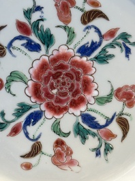 Drie Chinese verte-Imari 'Stanislaw' borden en vijf famille rose borden,  Kangxi/Yongzheng