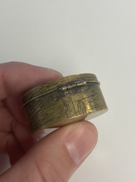 Collection vari&eacute;e de 16 pi&egrave;ces de bijoux et bo&icirc;tes, dont du jade, de l'or et de l'argent, Chine, 19&egrave;me
