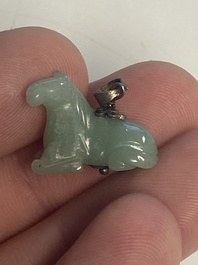 Collection vari&eacute;e de 16 pi&egrave;ces de bijoux et bo&icirc;tes, dont du jade, de l'or et de l'argent, Chine, 19&egrave;me