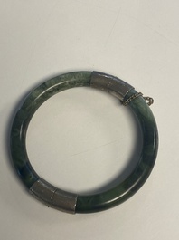 Collection vari&eacute;e de 16 pi&egrave;ces de bijoux et bo&icirc;tes, dont du jade, de l'or et de l'argent, Chine, 19&egrave;me