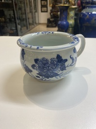 Collection de 13 pi&egrave;ces en porcelaine Chine en bleu et blanc de l'&eacute;pave du Cargo Nankin, Qianlong