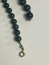 Collection vari&eacute;e de 16 pi&egrave;ces de bijoux et bo&icirc;tes, dont du jade, de l'or et de l'argent, Chine, 19&egrave;me