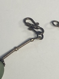 Collection vari&eacute;e de 16 pi&egrave;ces de bijoux et bo&icirc;tes, dont du jade, de l'or et de l'argent, Chine, 19&egrave;me