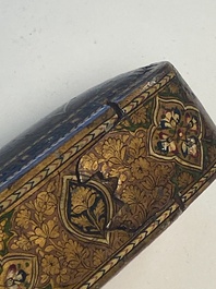Een verzameling van acht gelakte papier-mach&eacute; pennendozen of qalamdans, Qajar, Perzi&euml;, 19e eeuw