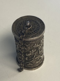 Collection vari&eacute;e de 16 pi&egrave;ces de bijoux et bo&icirc;tes, dont du jade, de l'or et de l'argent, Chine, 19&egrave;me