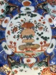 Drie Chinese verte-Imari 'Stanislaw' borden en vijf famille rose borden,  Kangxi/Yongzheng