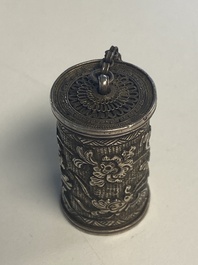 Collection vari&eacute;e de 16 pi&egrave;ces de bijoux et bo&icirc;tes, dont du jade, de l'or et de l'argent, Chine, 19&egrave;me