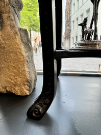 Paire de grands socles en bois sculpt&eacute;s aux plateaux en marbre, Chine, 19&egrave;me