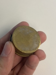 Collection vari&eacute;e de 16 pi&egrave;ces de bijoux et bo&icirc;tes, dont du jade, de l'or et de l'argent, Chine, 19&egrave;me