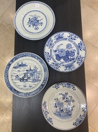 Een Chinese blauw-witte dekselterrine, een schotel en vier borden, Qianlong
