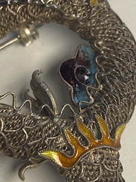 Collection vari&eacute;e de 16 pi&egrave;ces de bijoux et bo&icirc;tes, dont du jade, de l'or et de l'argent, Chine, 19&egrave;me