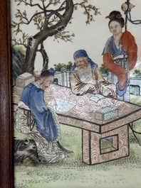 Deux plaques en porcelaine de Chine famille rose, R&eacute;publique