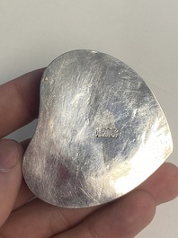 Collection vari&eacute;e de 16 pi&egrave;ces de bijoux et bo&icirc;tes, dont du jade, de l'or et de l'argent, Chine, 19&egrave;me