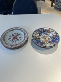 Drie Chinese verte-Imari 'Stanislaw' borden en vijf famille rose borden,  Kangxi/Yongzheng