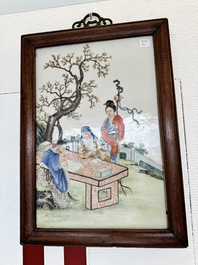Deux plaques en porcelaine de Chine famille rose, R&eacute;publique