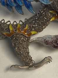 Collection vari&eacute;e de 16 pi&egrave;ces de bijoux et bo&icirc;tes, dont du jade, de l'or et de l'argent, Chine, 19&egrave;me
