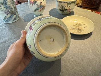 Groupe de cinq pi&egrave;ces en porcelaine de Chine famille rose, marque de Qianlong et Hongxian, 19/20&egrave;me