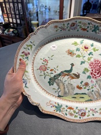 Plat de forme ovale en porcelaine de Chine famille rose &agrave; d&eacute;cor d'oiseaux pr&egrave;s de branches fleuries, Qianlong