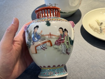 Groupe de cinq pi&egrave;ces en porcelaine de Chine famille rose, marque de Qianlong et Hongxian, 19/20&egrave;me