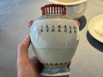 Groupe de cinq pi&egrave;ces en porcelaine de Chine famille rose, marque de Qianlong et Hongxian, 19/20&egrave;me