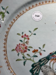 Plat de forme ovale en porcelaine de Chine famille rose &agrave; d&eacute;cor d'oiseaux pr&egrave;s de branches fleuries, Qianlong