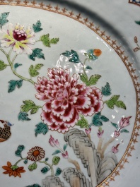 Plat de forme ovale en porcelaine de Chine famille rose &agrave; d&eacute;cor d'oiseaux pr&egrave;s de branches fleuries, Qianlong