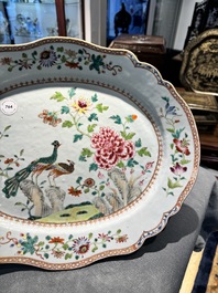 Plat de forme ovale en porcelaine de Chine famille rose &agrave; d&eacute;cor d'oiseaux pr&egrave;s de branches fleuries, Qianlong