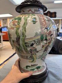 Two Chinese famille verte covered vases on wooden stands, 19th C.
