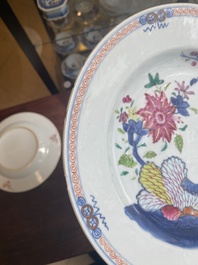 Zes Chinese famille rose borden met floraal decor, Qianlong