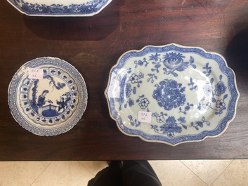 Groupe de six pi&egrave;ces en porcelaine de Chine bleu et blanc, 18/19&egrave;me