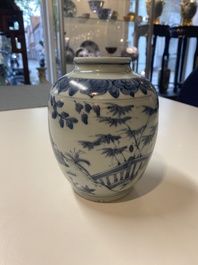 Een Chinese blauw-witte vaas met een geleerde, Ming