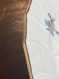A porcelain Kakiemon-style plate, France, Chantilly, 18th C.