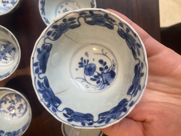 Collection vari&eacute;e de 18 pi&egrave;ces en porcelaine de Chine en bleu et blanc et famille rose, Kangxi/Yongzheng