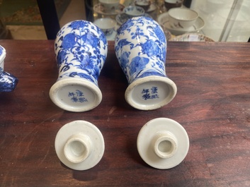Groupe de six pi&egrave;ces en porcelaine de Chine bleu et blanc, 18/19&egrave;me