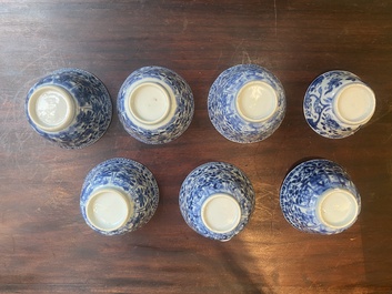 Collection vari&eacute;e de 18 pi&egrave;ces en porcelaine de Chine en bleu et blanc et famille rose, Kangxi/Yongzheng