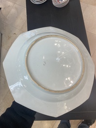 Een paar Chinese famille rose schotels, drie blauw-witte borden en een kraakporseleinen 'klapmuts' kom, Wanli en Qianlong