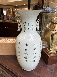 Cinq vases en porcelaine de Chine famille rose &agrave; d&eacute;cor figuratif, 19/20&egrave;me